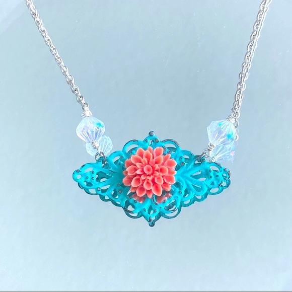 Flower on Lace Necklace - Picture 1 of 8